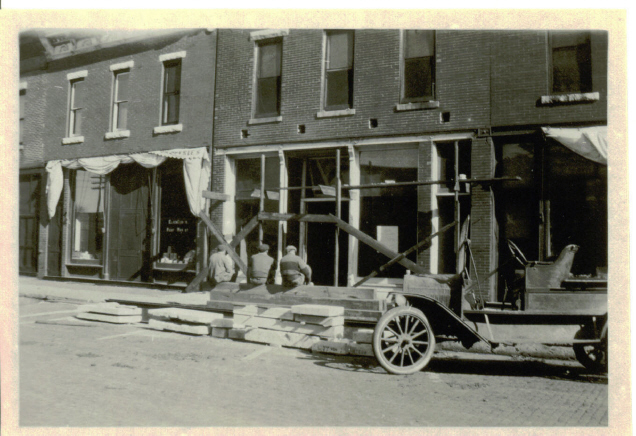 Elmdorf's Grocery & 1st Nat'l Bank 1920